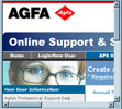 Damen med glasögonen jobbar på Agfa. Damen med glasögon från Agfa (klicka för större bild)
